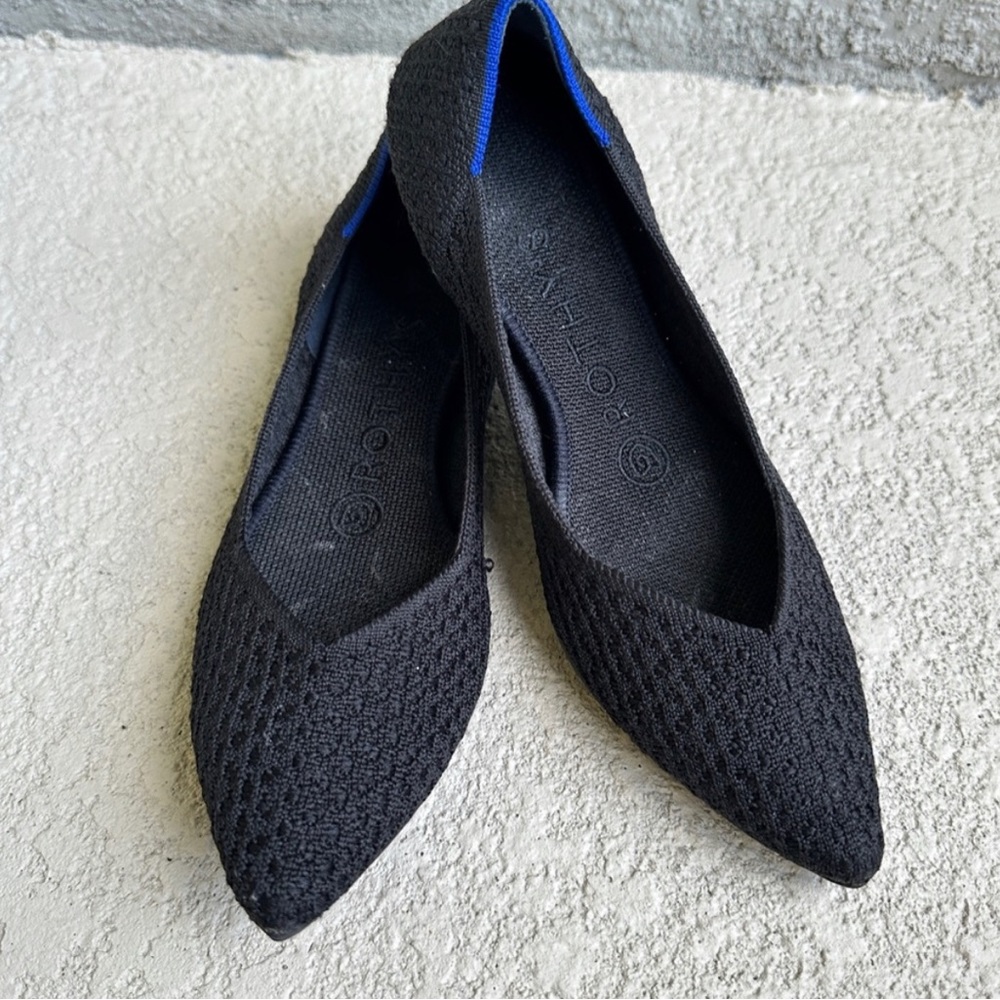 Rothy’s the point flats in plain black Sz 6